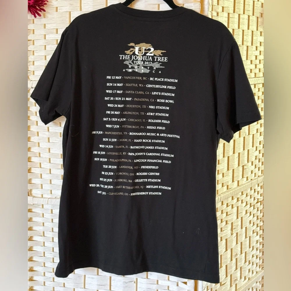 New EDUN U2 “The Joshua Tree” 2017 Tour Black Graphic Tee Size L - Picture 2 of 5